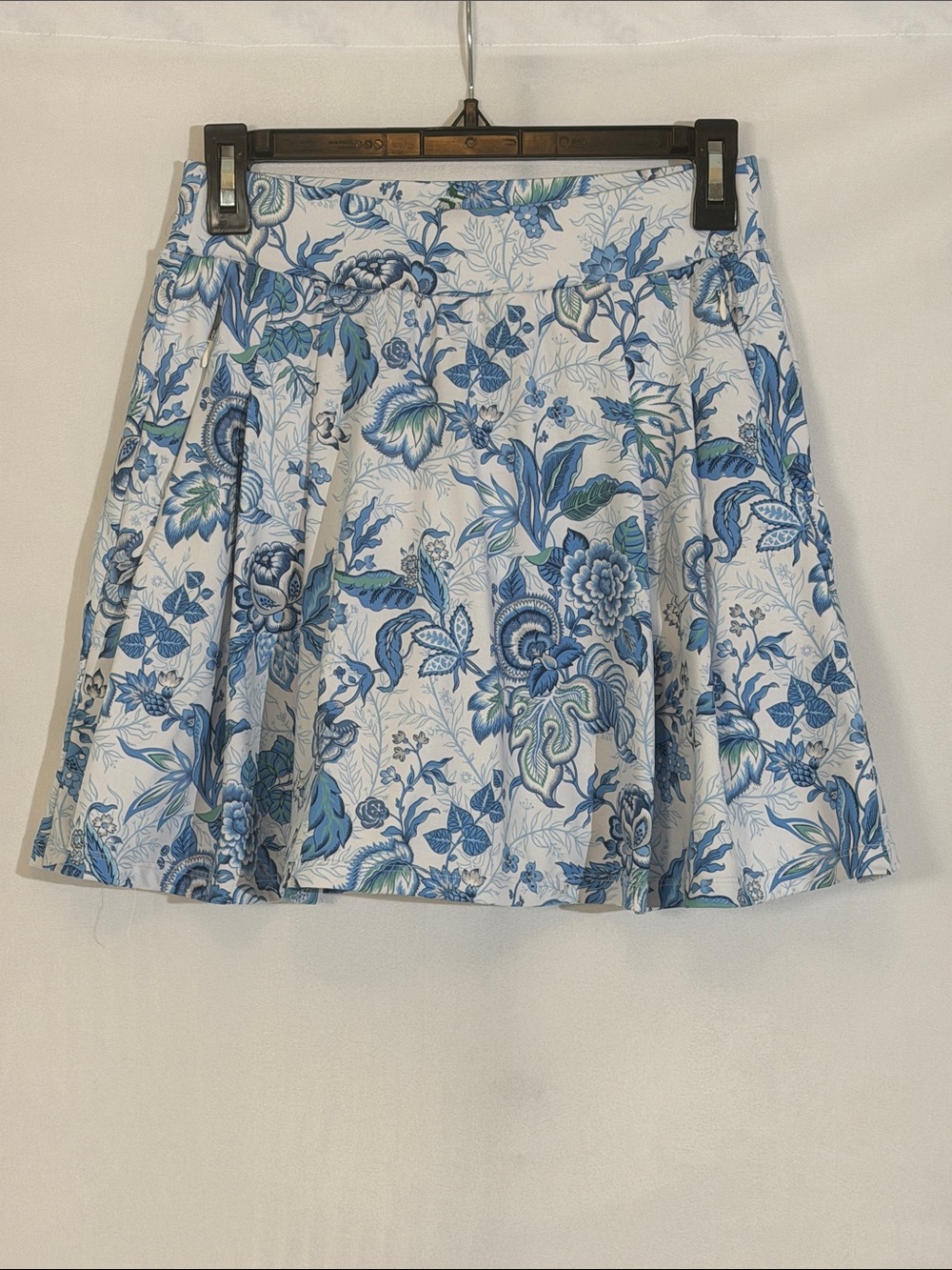 Tuckernuck Sport Golf Skort Size S Blue Floral Print EUC